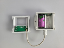 Hållare för 3,6 V litiumbatteri för montering i strålningsskydd COMETEO F8000