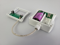 Hållare för 3,6 V litiumbatteri för montering i strålningsskydd COMETEO F8000